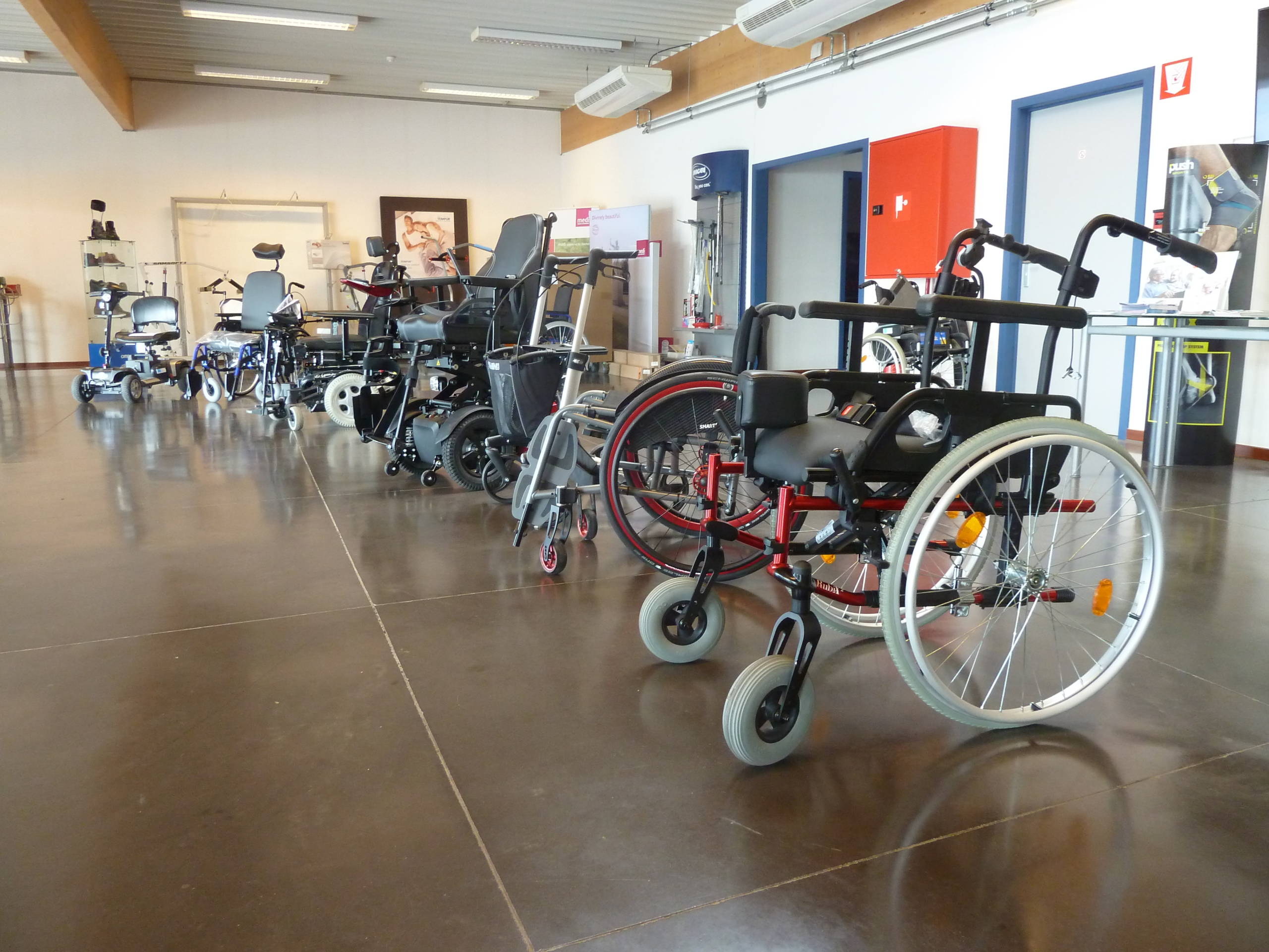 Orthopedie-toussaint-aides-a-la-mobilite-chaise-roulante-fauteuil-roulant-scooter-electrique-fleurus